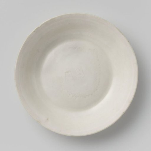 Saucer-dish with two incised fish