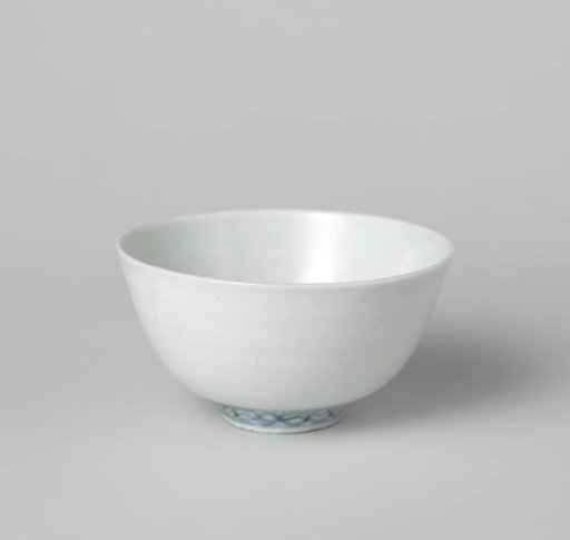 Bowl with a crane among lotus plants