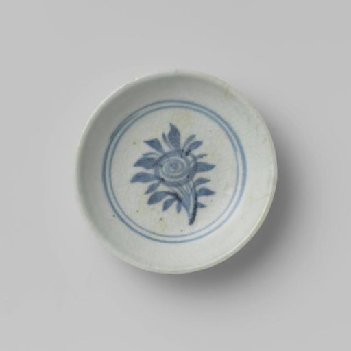 Saucer-dish with a flower spray in a medallion