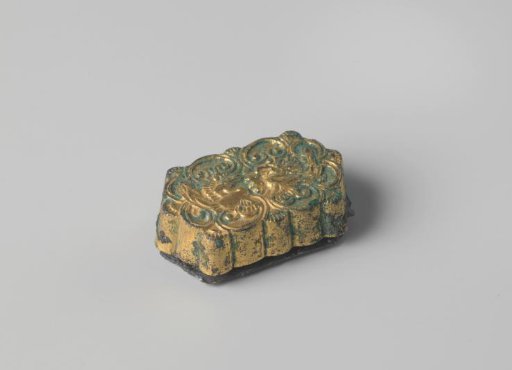 Ornamental Belt Fitting, the Upper Side Decorated with Two Phoenixes in Relief