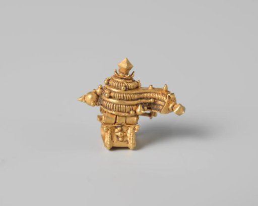 Ornament in the form of a conch shell