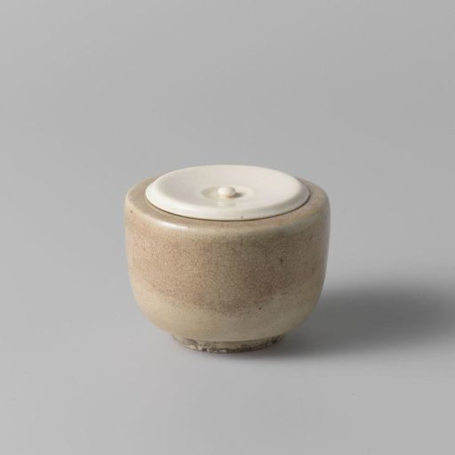Tea caddy with a white slip