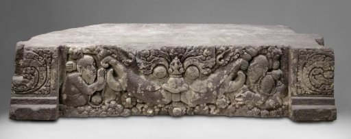 Upper lintel