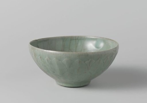 Bowl with moulded lotus petals