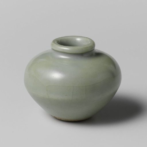 Egg-shaped pot