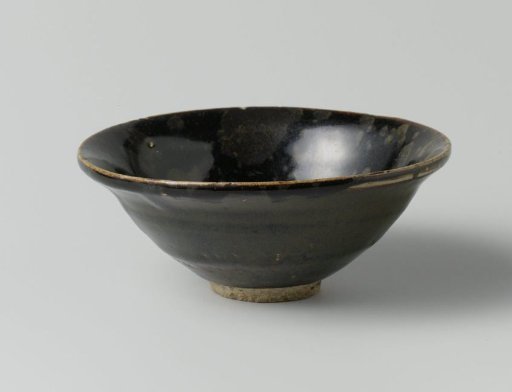Tea bowl with a black glaze with goldenbrown spots