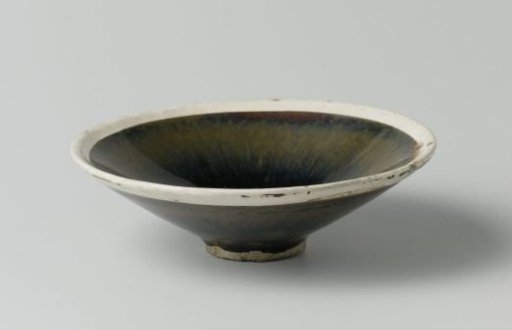 Shallow teapot with 'hare's fur' glaze