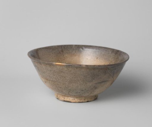 Tea bowl with a grey glaze