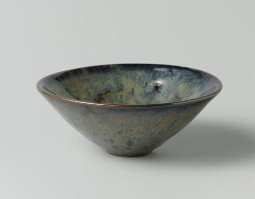 Tea bowl with a brownish blue glaze