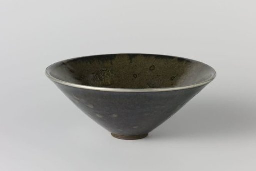 Teabowl with a green black glaze