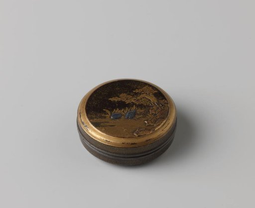 Round box with lid