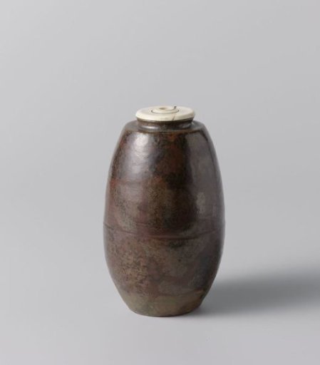 Tea caddy with a brown glaze