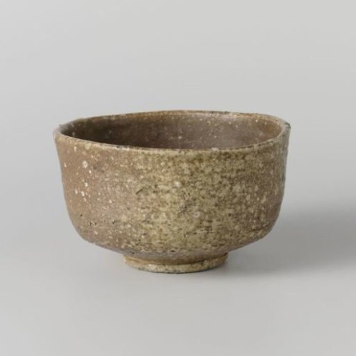 Tea bowl with a red brown glaze
