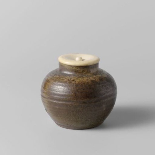 Tea caddy with a brown glaze