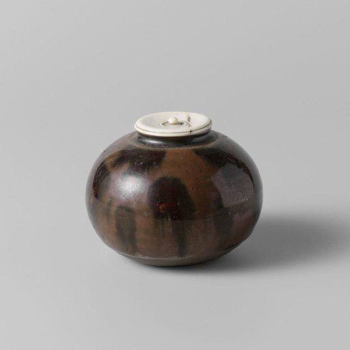 Tea caddy with a goldenbrown glaze