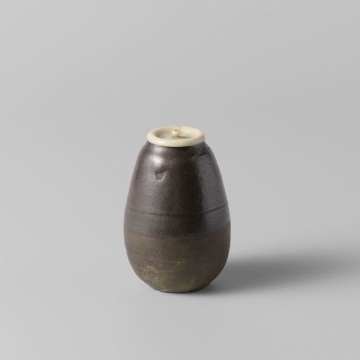 Tea caddy with a darkbrown glaze