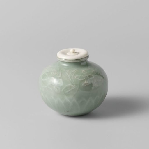 Tea caddy with floral scrolls and petal motifs