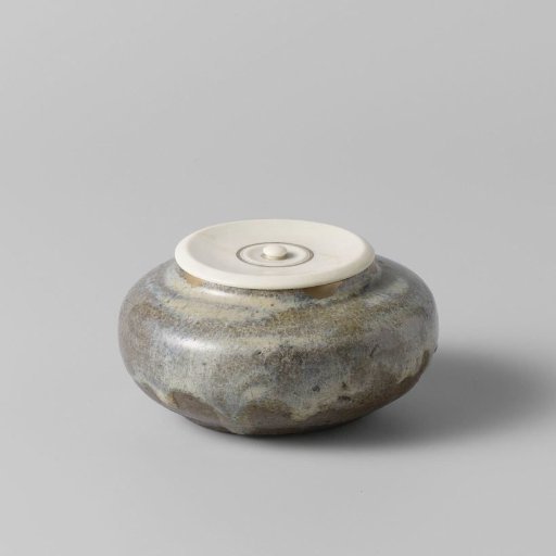 Squat tea caddy with a grey blue glaze