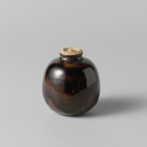 Tea caddy with a brown glaze