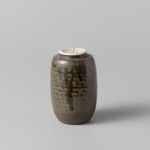Tea caddy with a green brown glaze