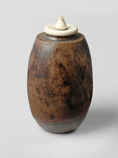Tea caddy with a brown glaze