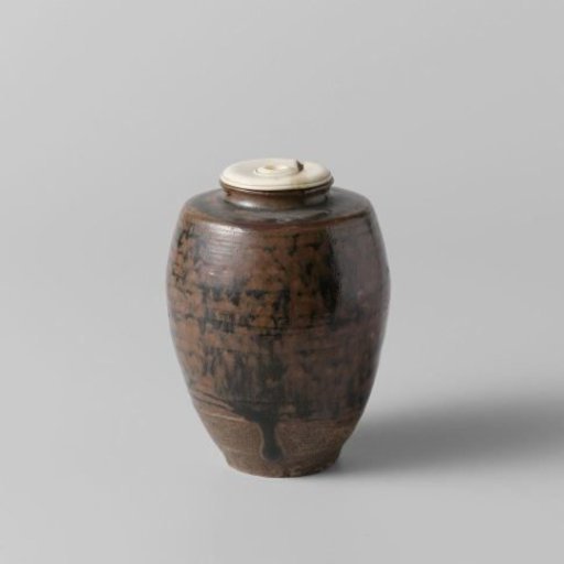 Tea caddy with a blackbrown glaze
