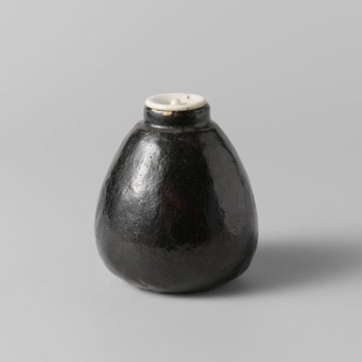 Tea caddy with a black glaze