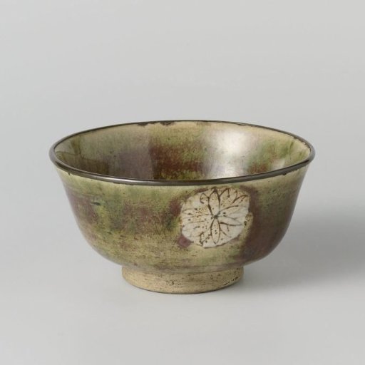 Teabowl with chrysanthemums