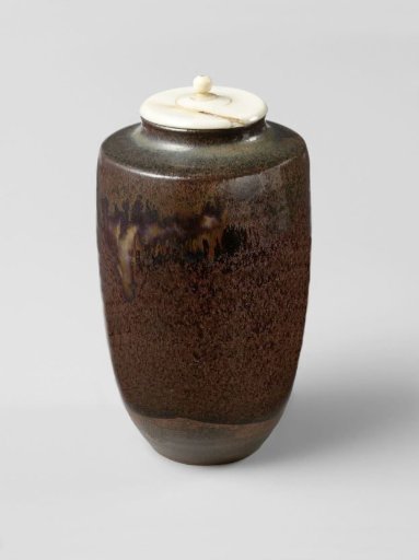 Tea caddy with a brown glaze