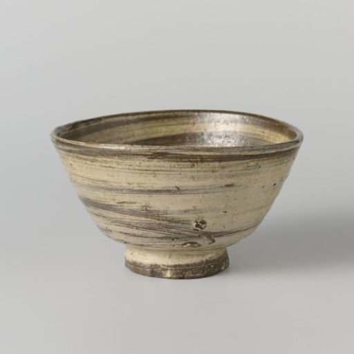 Tea bowl with a white slip decoration