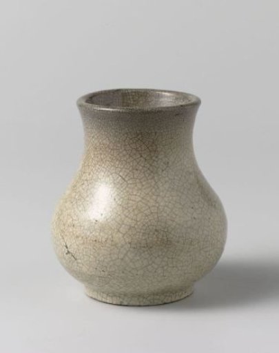 Vase with a crackled cream glaze