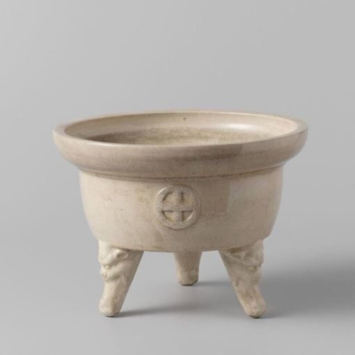 Bowl on three legs with animal heads and a mon (family emblem)