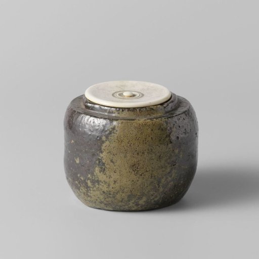 Tea caddy with a green brown glaze