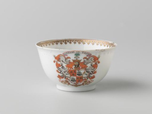 Bell-shaped cup with a coat of arms, lotus scrolls and spearhead-border