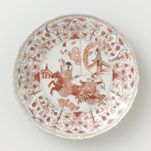 Saucer-dish with a hunting scene and moulded tulip-shaped panels on the rim