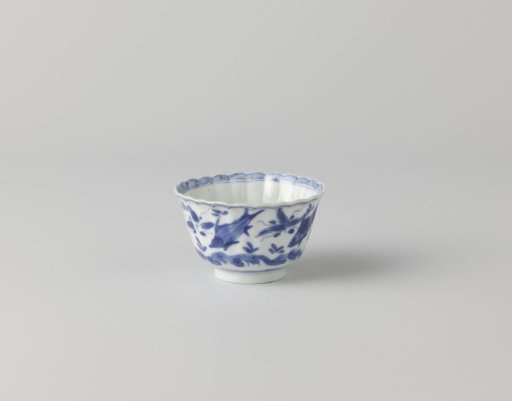 Bell-shaped cup with fish, crabs and water plants