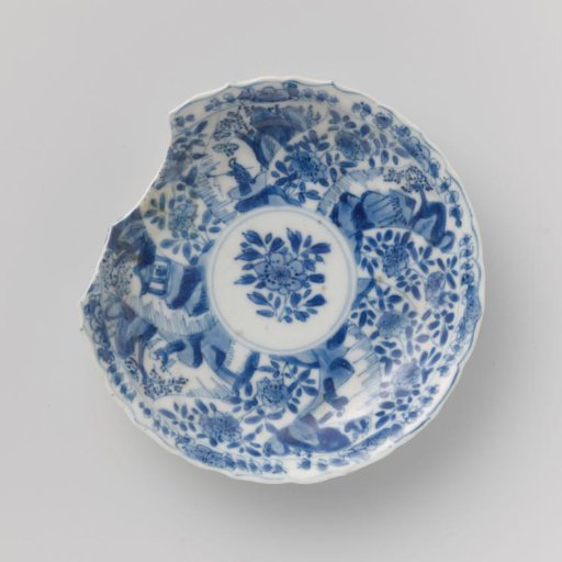 Saucer with twisted panels with landscape or flower spray