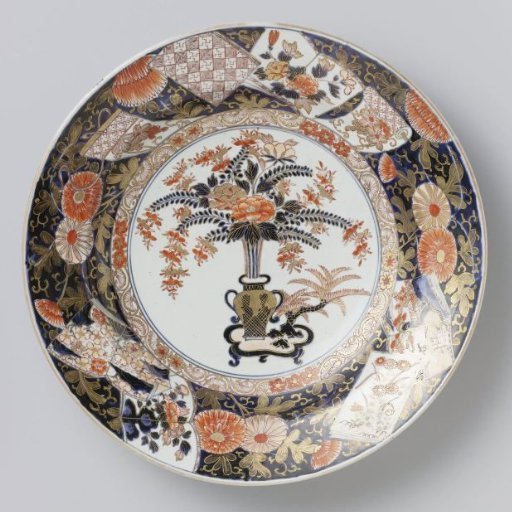 Dish with a flower vase on a table