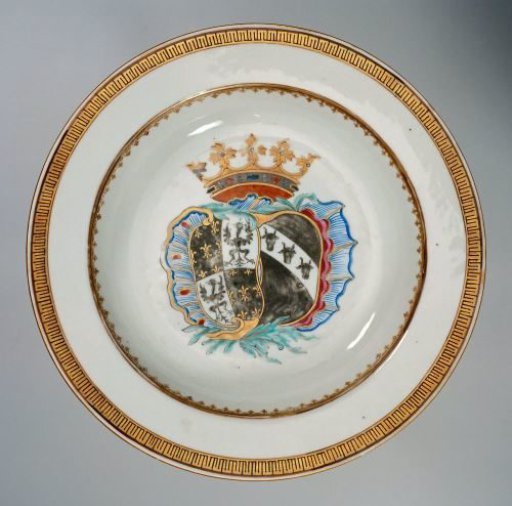 Soup plate with the arms of the De Famars and Vriesen family