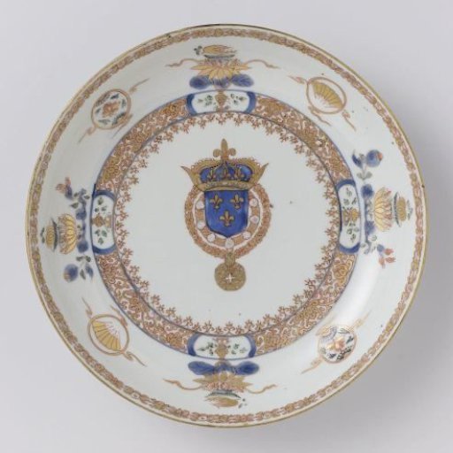 Saucer-dish with a coat of arms and lotus scrolls