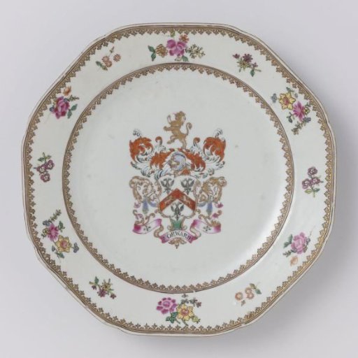 Octagonal plate with a coat of arms and scattered flowers