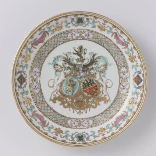 Soup plate with the coat of arms of the De La Bistrate and Proli families, diaper pattern and European ornamental border