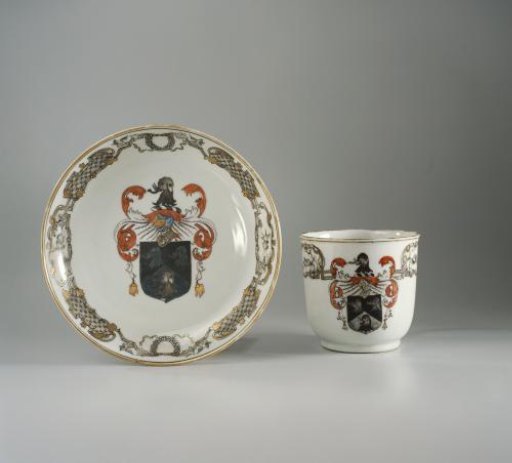 Cup with handle with the arms of the Saunders family