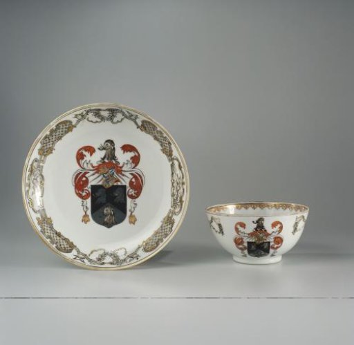 Saucer with the arms of the Saunders family
