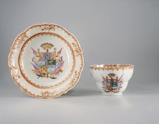 Saucer with a coat of arms, flower sprays and spearhead-borders