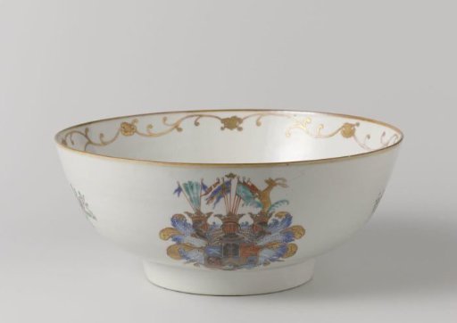 Bowl with a coat of arms and European ornamental border