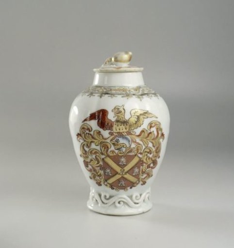 Ovoid tea caddy with the arms of the De Neufville family