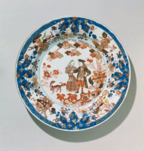 Plate with a Dutch couple and a dog in a fenced garden