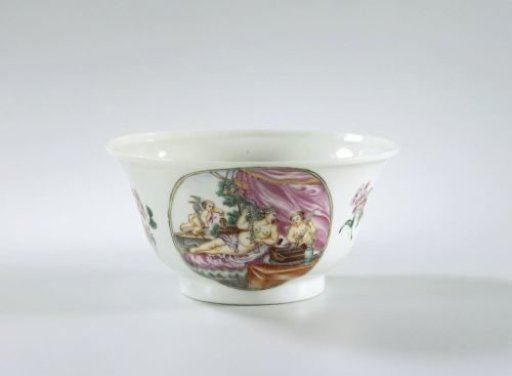 Bell-shaped teacup with Venus and two cupids in two medallions