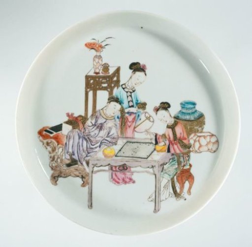 Saucer with a man and woman playing 'go'